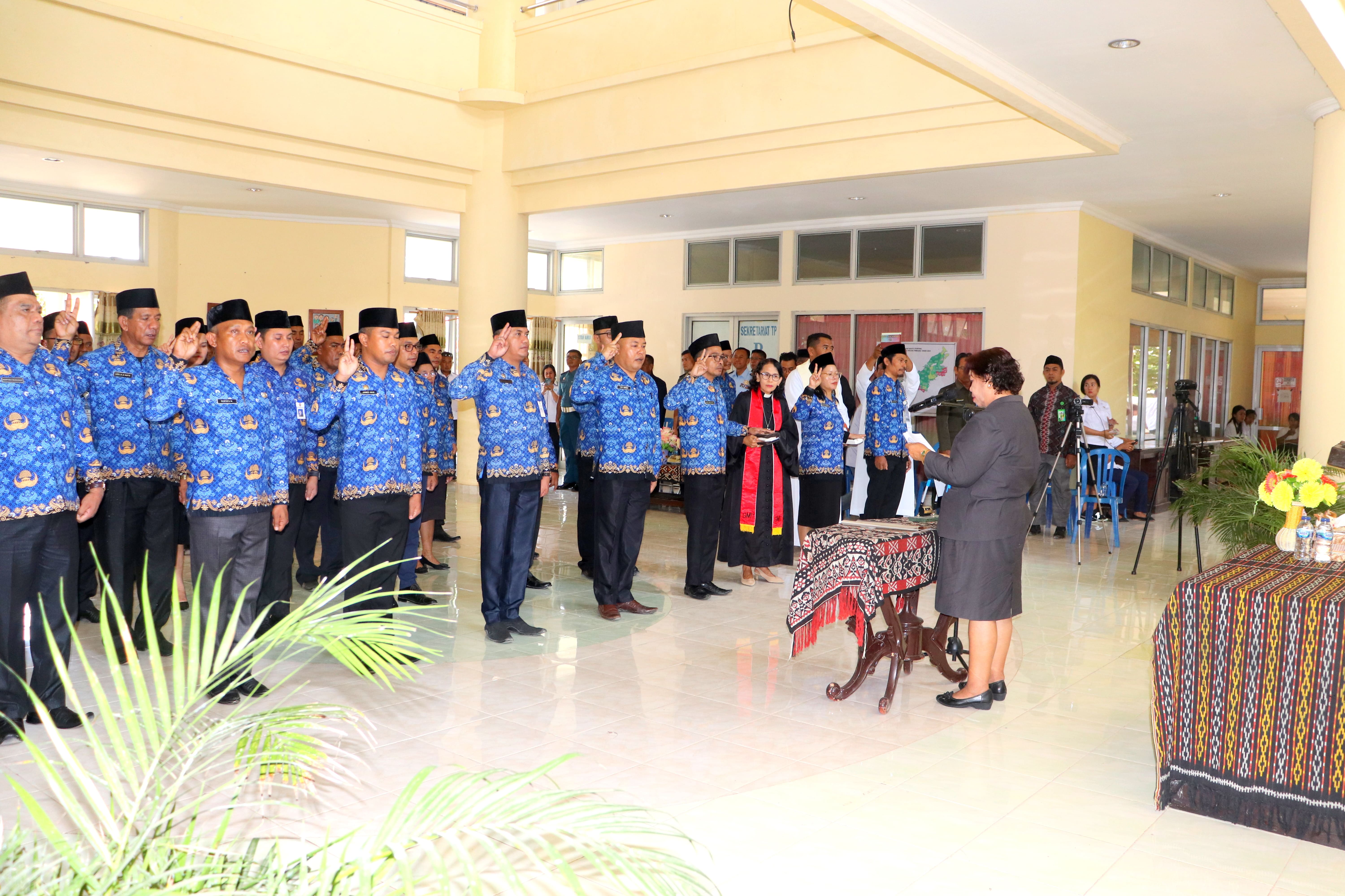 Ny Adinda Lebu Raya Lantik Ketua TP PKK Rote Ndao