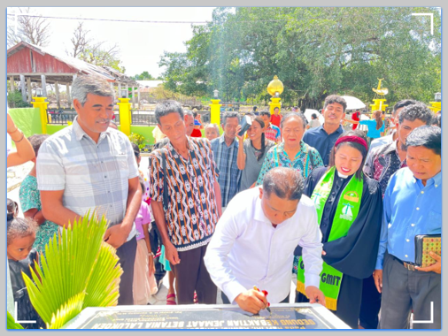 Pj. Bupati Rote Ndao Menandatangani Prasasti Gedung Gereja GMIT Bethania Lalukoen