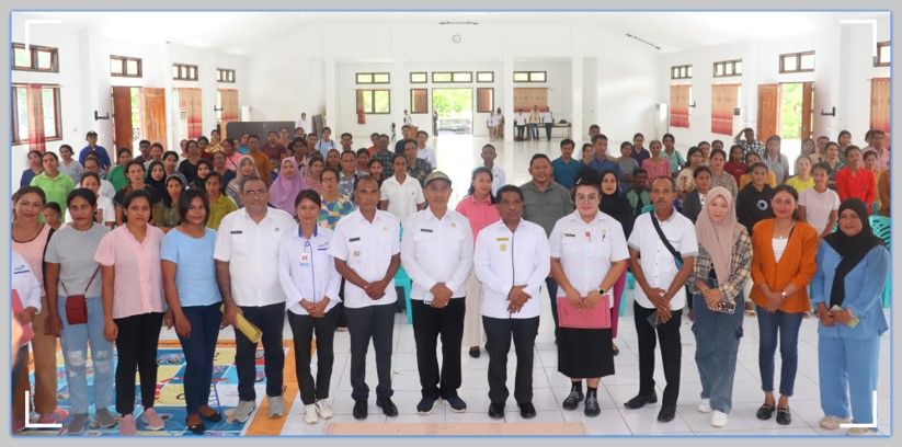 Pj. Bupati Rote Ndao Buka Sosialisasi Peningkatan Kapasias Kader BKB dan Meyerahkan Bantuan BKB KIT