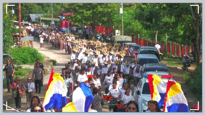 Semarak Parade Tenun Rote Ndao Rayakan HUT NTT ke-66