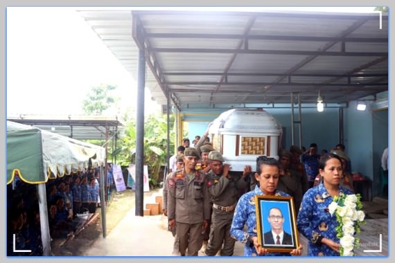 Pemkab Rote Ndao Selenggarakan Upacara Kedinasan Melepas Kepala Dinas PKO Almarhum Yosep Pandie, S.Pd