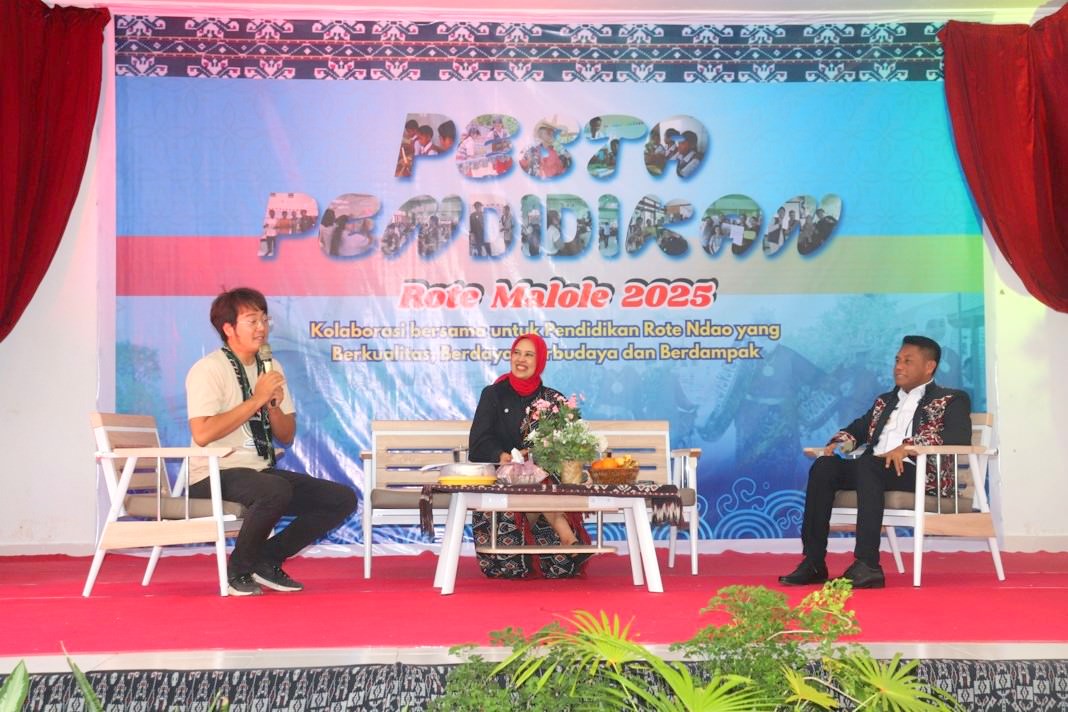 Ketika Najelaa Sihab dan Bupati Rote Ndao Bicara Pembangunan Pendidikan Di Pesta Pendidikan Rote Malole 2025