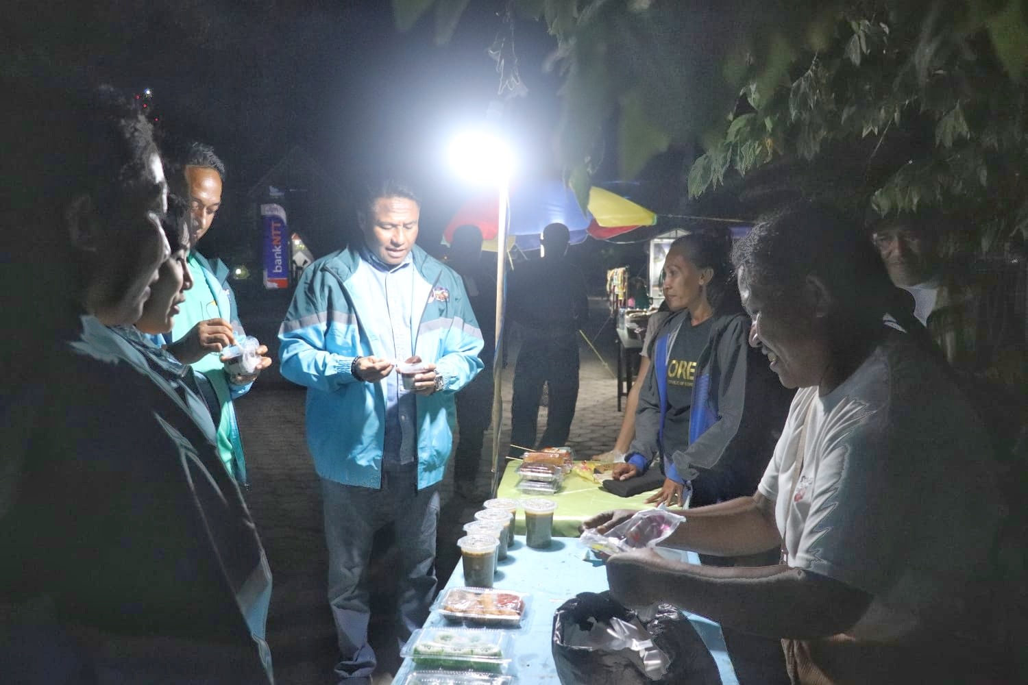 Bupati Rote Ndao Temui Pelaku UMKM dan Pecinta Esport di Car Free Night