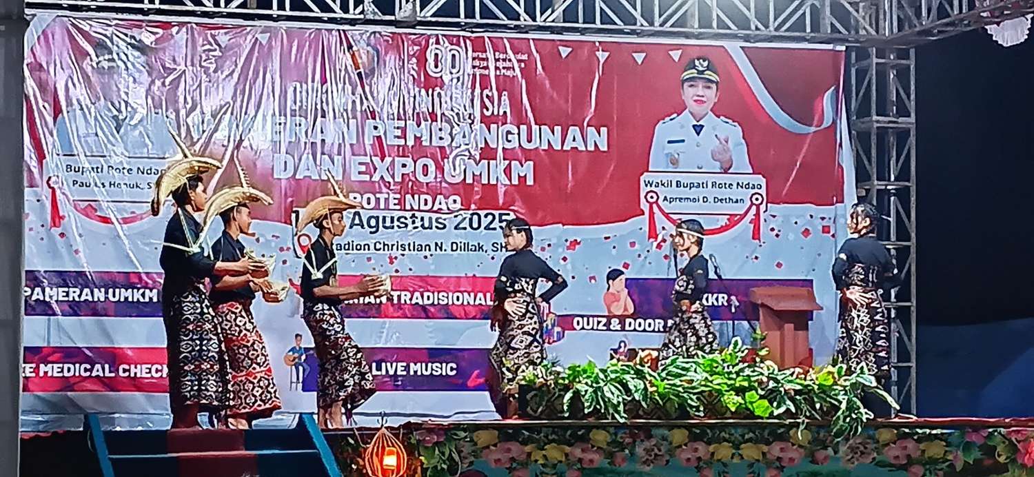 10 Tim Tari Kreasi dan 8 Tim Kuda Hias Semarakkan Malam Kesenian Pameran Pembangunan & Expo UMKM 2025 Rote Ndao