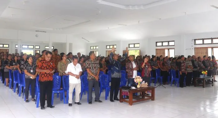 Ibadah Bersama ASN Pemkab Rote Ndao, Wabup Apremoi: Firman Tuhan Memberkati dan Menguatkan Kita Dalam Pelayanan