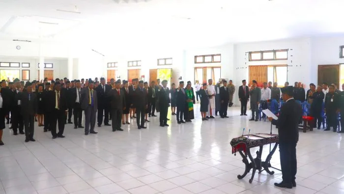 Bupati Rote Ndao Melantik 78 Pejabat Administrator dan Pengawas, Ingatkan Pentingnya Integritas dan Inovasi Pelayanan Publik