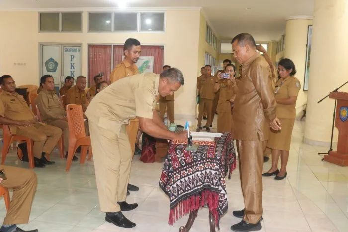 Pasca Dilantik, Sejumlah Pejabat Struktural Mengikuti Sertijab, Disaksikan Sekda Rote Ndao