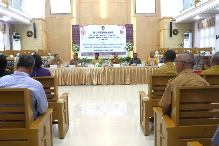 Bupati Rote Ndao Jawab Aspirasi Masyarakat di Musrenbangcam Rote Barat Daya dan Rote Barat