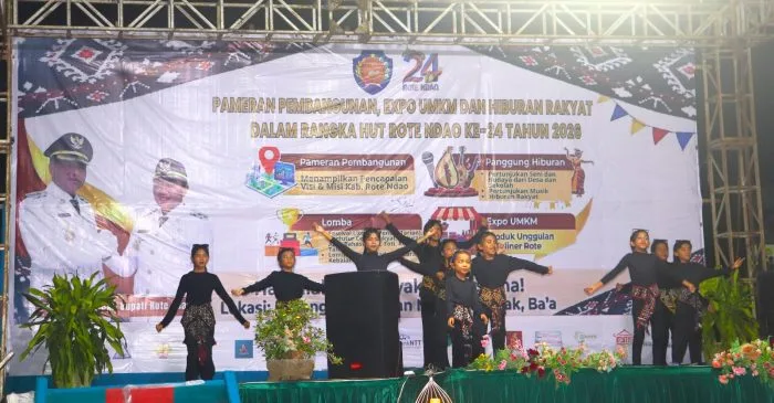 Para Pelajar Kecamatan Rote Selatan Meriahkan Panggung Hiburan  Hari Kelima Pameran Pembangunan dan Expo UMKM