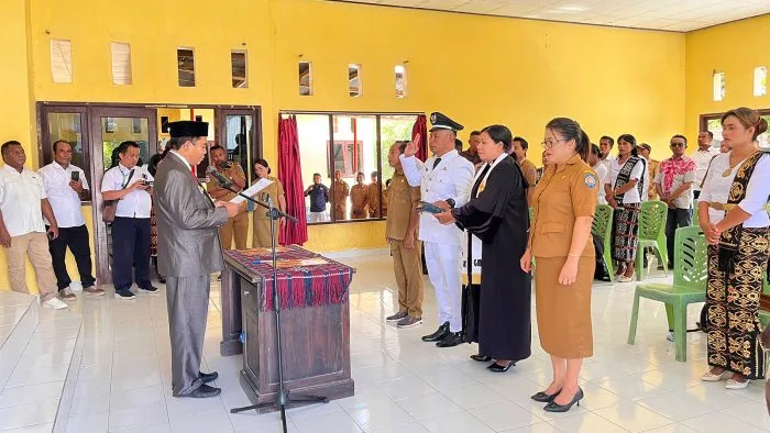 Camat Lobalain Lantik Pj. Kepala Desa Oelunggu, Tekankan Pelayanan dan Akuntabilitas