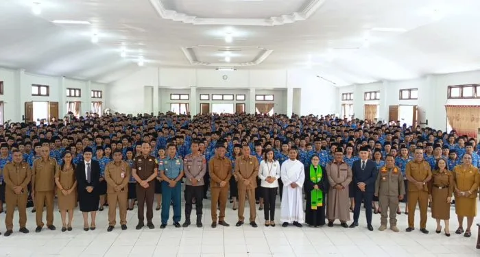 Bupati Rote Ndao Melantik 1.420 ASN Jabatan Fungsional Guru dan Tenaga Kesehatan